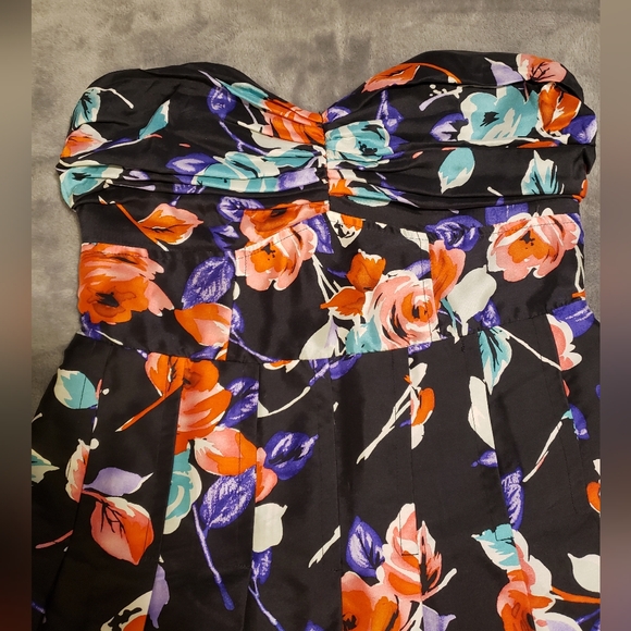 Express Floral Satin Strapless Dress (Size 2  | Knee-Length Pleated, Midi Dress. - Picture 3 of 7